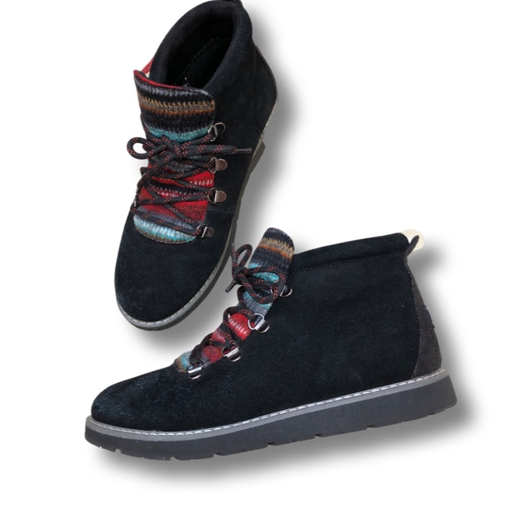 Bobs from Sketchers lace up boots genuine suede size 7.5